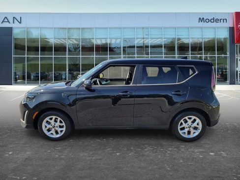 Used 2023 Kia Soul LX w/ LX Technology Package FWD image 8
