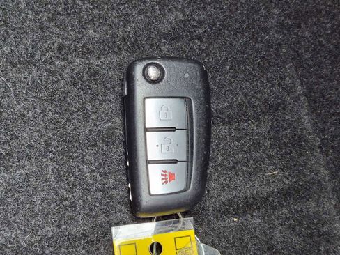 Used 2018 Nissan Rogue S AWD/4WD image 16
