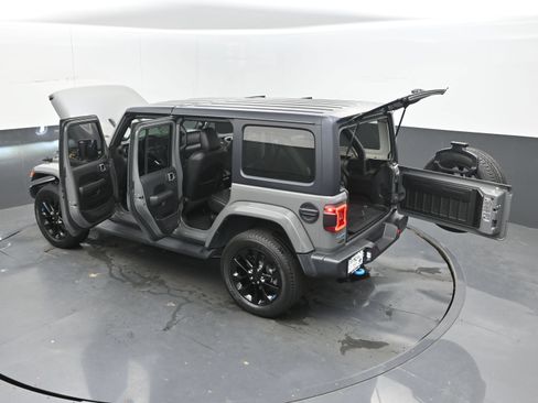 Used 2023 Jeep Wrangler Unlimited Sahara AWD/4WD image 44