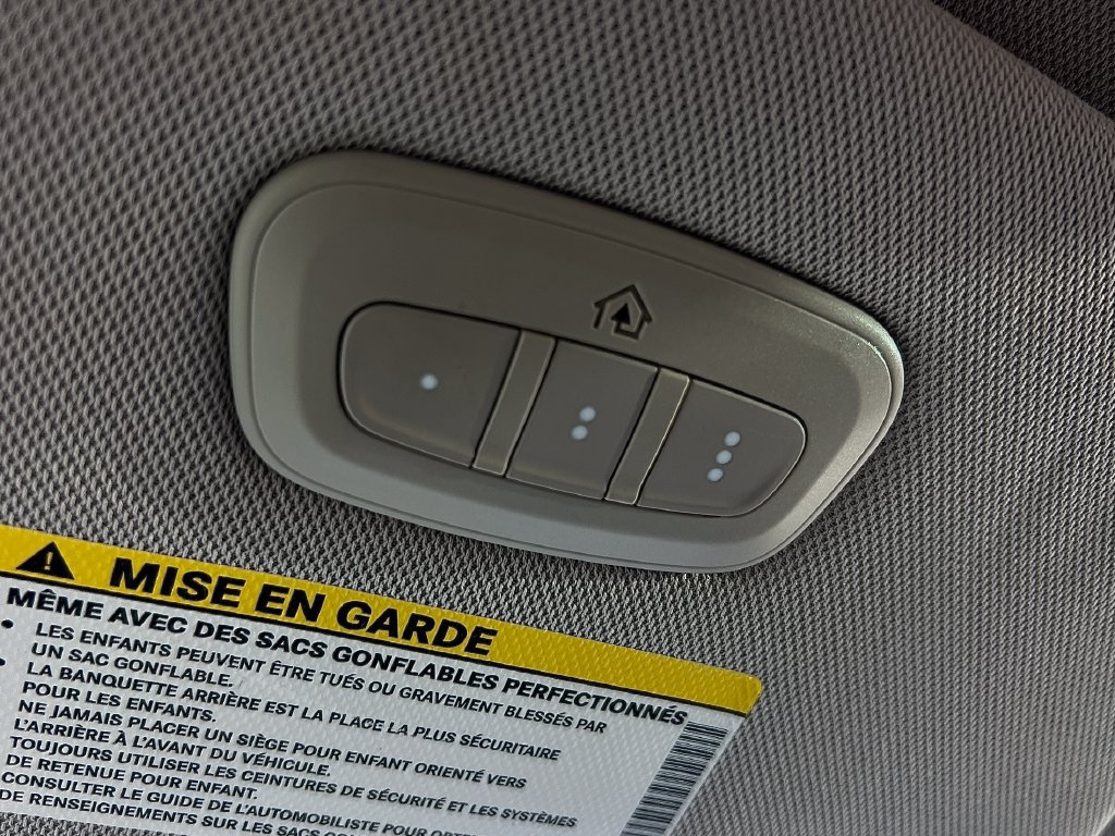 Used 2021 Chrysler Pacifica Limited w/ Uconnect Theater Family Group FWD image 58