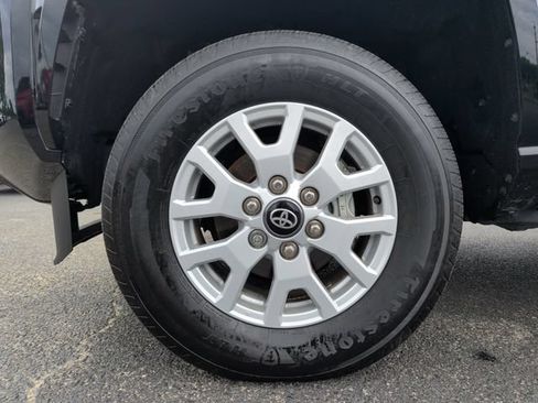 Used 2024 Toyota Tacoma SR5 AWD/4WD image 10