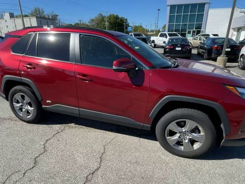 Used 2022 Toyota RAV4 XLE w/ Convenience Package AWD/4WD image 3