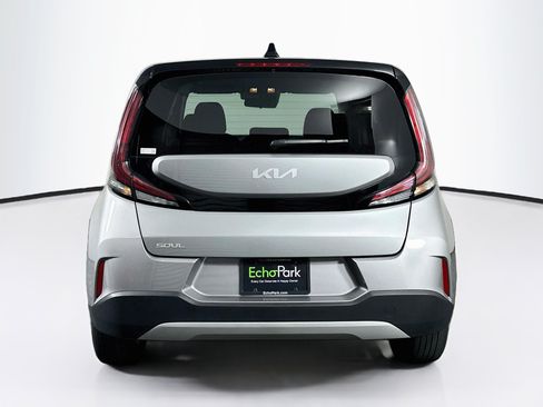 Used 2025 Kia Soul LX w/ LX Technology Package FWD image 7