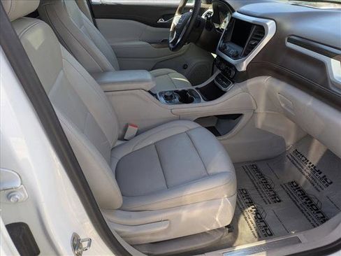 Used 2023 GMC Acadia SLT image 22