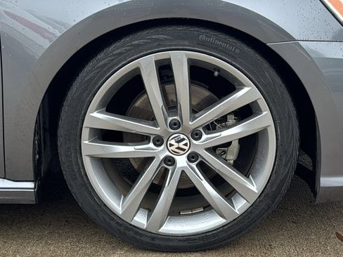 Used 2017 Volkswagen Passat 1.8T R-Line w/ R-Line Lighting Package image 32