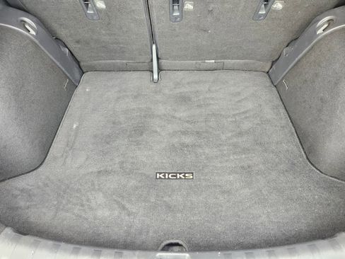 Used 2018 Nissan Kicks SR w/ Premium Package FWD image 32