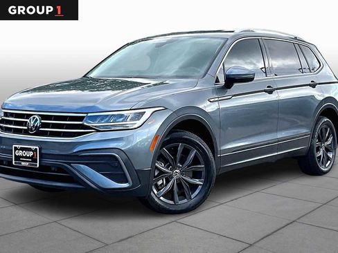 Used 2024 Volkswagen Tiguan SE image 1