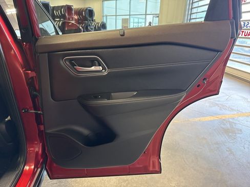 Used 2021 Nissan Rogue SV w/ Premium Package image 30