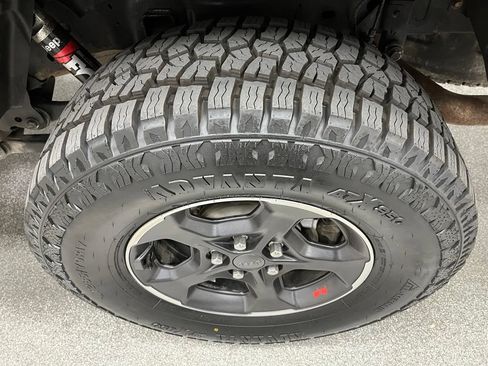 Used 2022 Jeep Gladiator Rubicon w/ Cold Weather Group AWD/4WD image 16