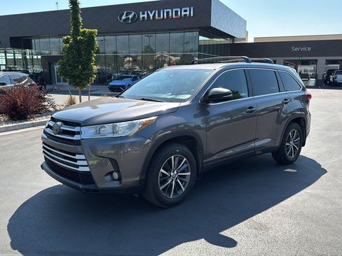 Used 2018 Toyota Highlander XLE AWD/4WD image 13