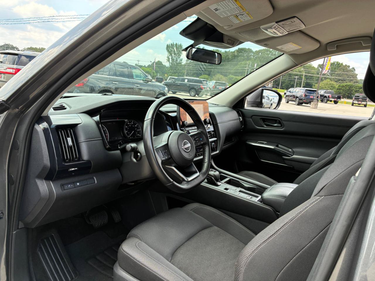 Used 2024 Nissan Pathfinder SV FWD image 12