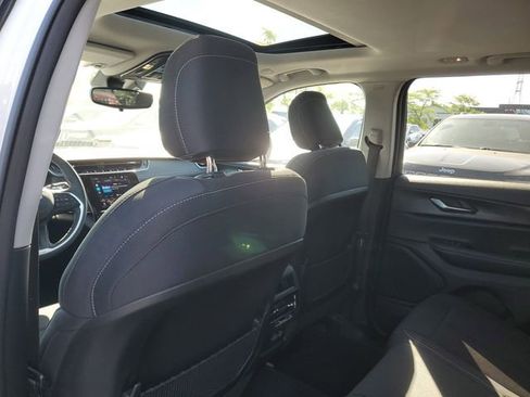 Used 2023 Jeep Grand Cherokee Laredo w/ Luxury Tech Group I AWD/4WD image 11