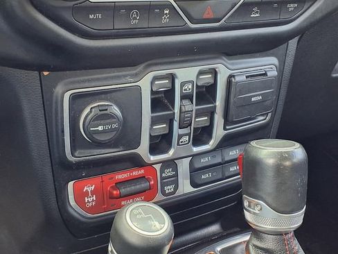 Used 2020 Jeep Gladiator Rubicon AWD/4WD image 14