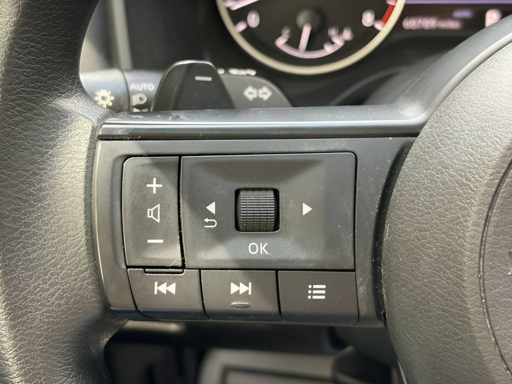 Used 2024 Nissan Rogue SV AWD/4WD image 18