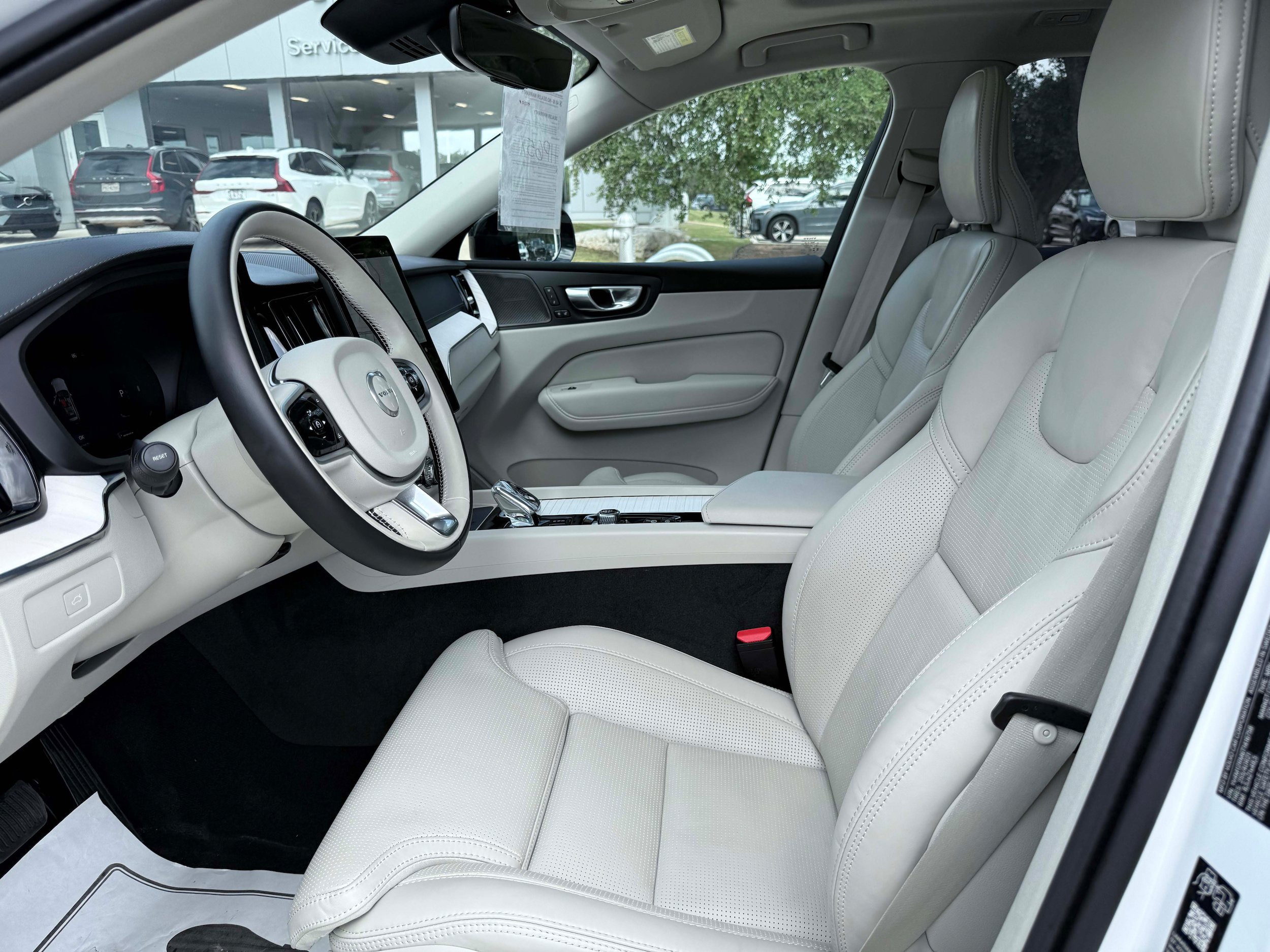 Certified 2026 Volvo XC60 B5 Ultra AWD/4WD image 13