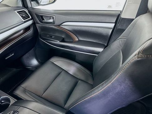 Used 2019 Toyota Highlander XLE image 23