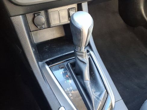 Used 2015 Toyota Corolla LE image 21