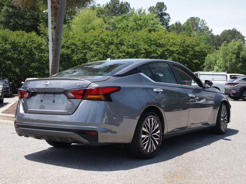Used 2024 Nissan Altima 2.5 SV FWD image 4