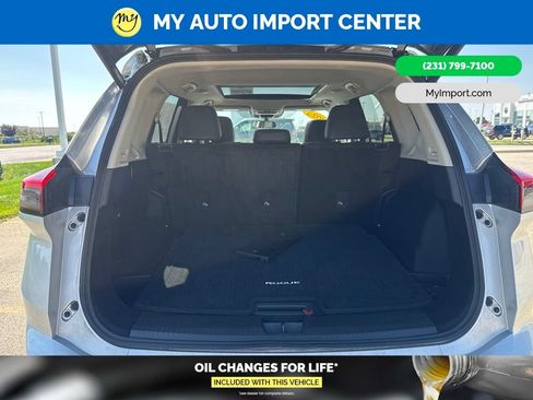 Used 2025 Nissan Rogue SV w/ SV Premium Package AWD/4WD image 27