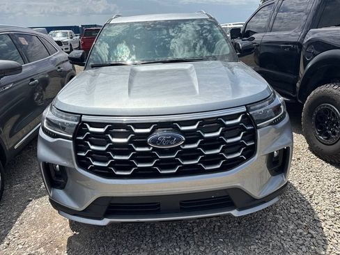 Used 2025 Ford Explorer Platinum AWD/4WD image 6