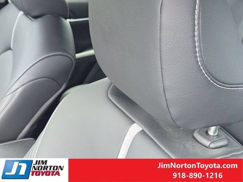 Used 2019 Toyota Camry XSE FWD image 17