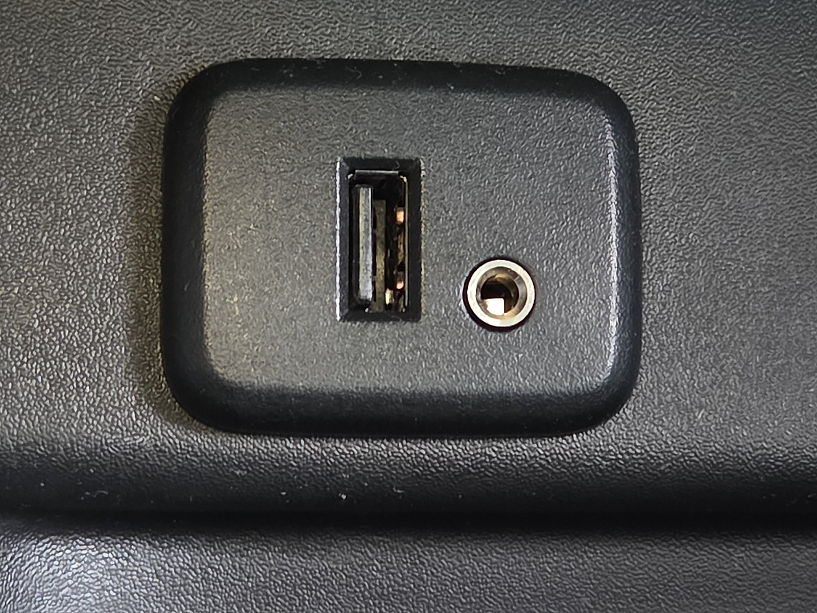 Used 2018 Chevrolet Equinox LS FWD image 19