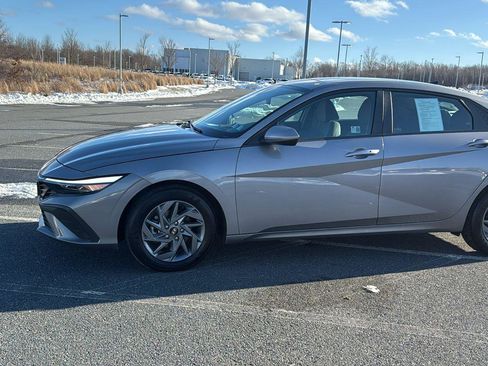 Used 2024 Hyundai Elantra SEL image 12