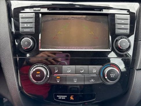 Certified 2018 Nissan Rogue S FWD image 10