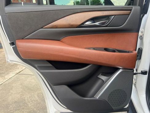 Used 2019 Cadillac Escalade Premium Luxury AWD/4WD image 13