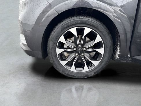 Used 2024 Kia Carnival EX image 30