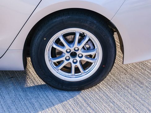 Certified 2022 Toyota Prius Prime LE FWD image 9