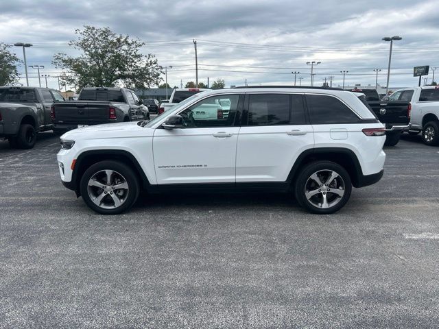 Used 2024 Jeep Grand Cherokee Limited AWD/4WD image 4