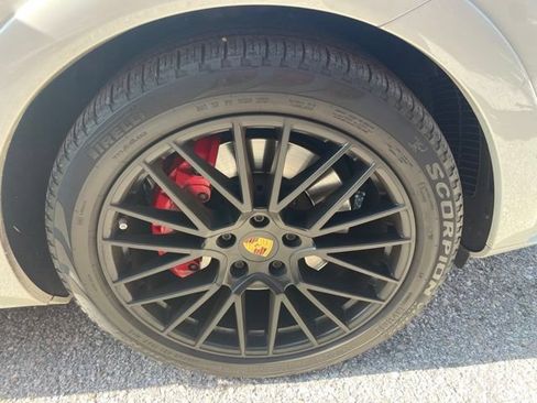 Used 2022 Porsche Cayenne GTS AWD/4WD image 7