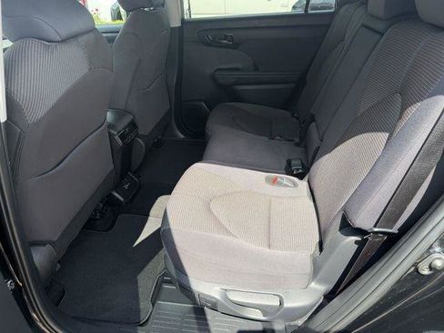 Certified 2025 Toyota Highlander LE FWD image 21