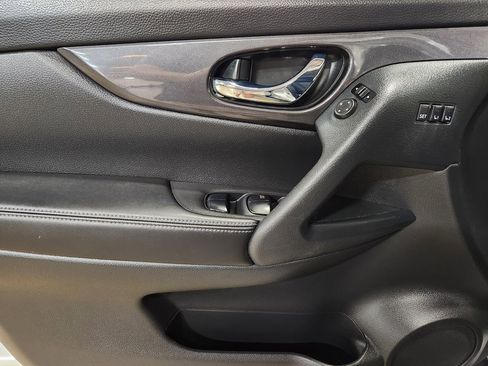 Used 2020 Nissan Rogue SV w/ Sun & Sound Touring Package image 43