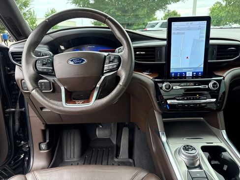 Used 2022 Ford Explorer King Ranch w/ Premium Technology Package AWD/4WD image 42