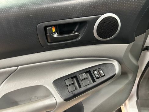 Used 2014 Toyota Tacoma PreRunner w/ TRD Sport Package image 7