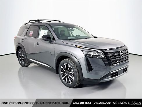 New 2026 Nissan Pathfinder Platinum image 3