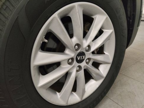 Used 2019 Kia Sorento L FWD image 31