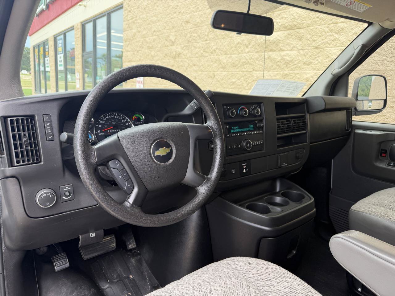 Used 2015 Chevrolet Express 2500 RWD image 12