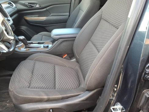 Used 2019 GMC Acadia SLE w/ LPO, Floor Liner Package AWD/4WD image 9