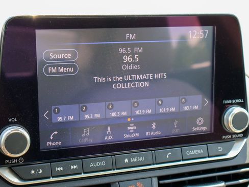Used 2025 Nissan Altima 2.5 SV FWD image 3