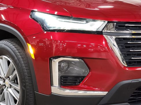 Used 2023 Chevrolet Traverse LT FWD image 13