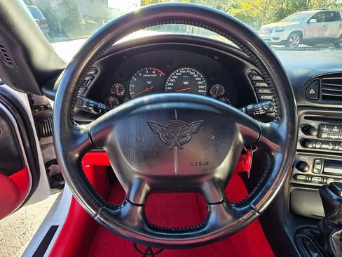 Used 2004 Chevrolet Corvette Coupe w/ Preferred Equipment Group image 22