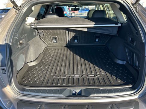 Used 2022 Subaru Outback Limited image 19