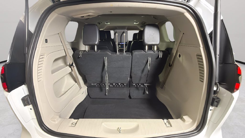 Used 2022 Chrysler Pacifica Touring-L FWD image 29