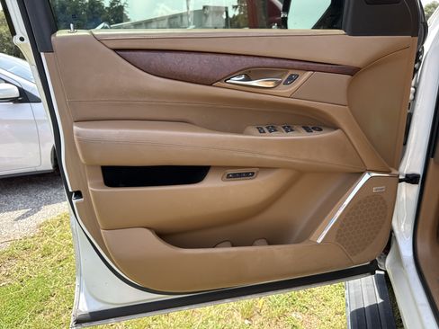 Used 2016 Cadillac Escalade ESV Platinum RWD image 44