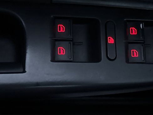 Used 2009 Volkswagen Rabbit S image 38