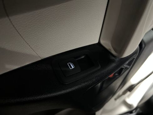 Used 2024 Chrysler Pacifica Touring-L FWD image 25