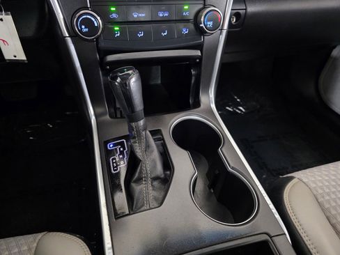 Used 2015 Toyota Camry SE FWD image 27